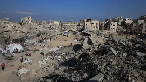 Military Armored Vehicles Advance into Major Gaza City Residential Area