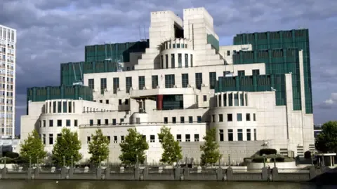 MI6 Rolls Out Dark Web Gateway to Lure Intelligence Sources in Russia